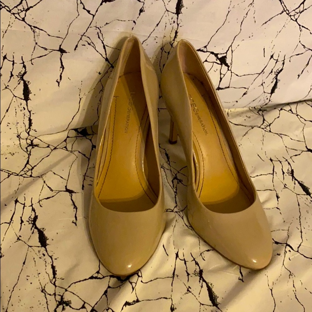 LIKE NEW BCBG Nude Heels size 7.5M